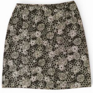 CASUAL CORNER black white floral print skirt